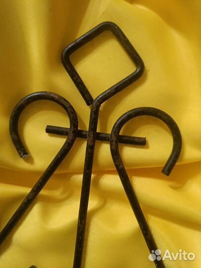 Полка для цветов на стену