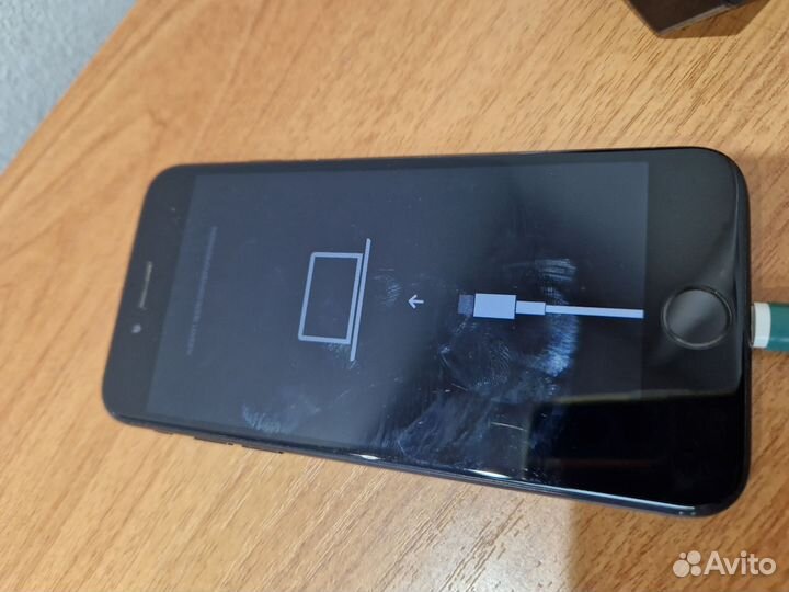 Телефон iPhone 7