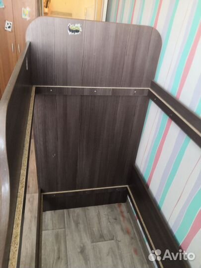 Двухъярусная кровать