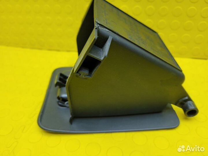 Крышка блока предохранителей, бардачек Chevrolet
