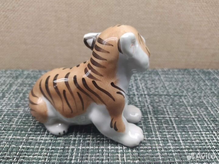 Статуэтка Тигренок