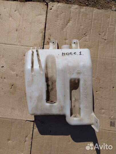 Бачок омывателя Nissan Note 1 (E11)