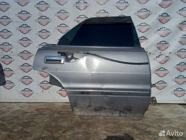 Дверь задняя правая Toyota Crown GS131 1GFE