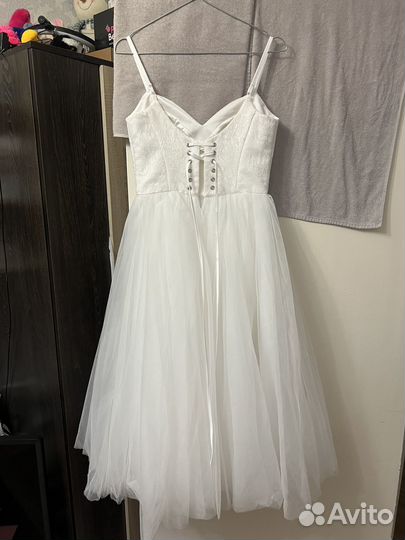 Свадебное платье миди, на выпускной 44