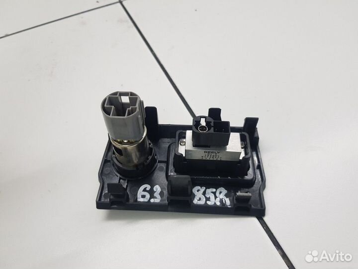 Блок USB + прикуриватель (Geely Atlas)