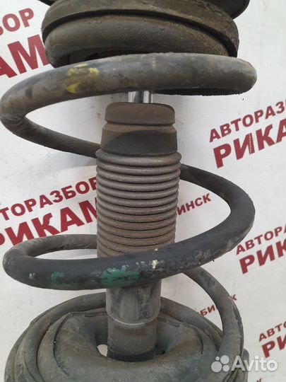 Стойка передняя правая Hyundai H1 TQ G4KG 2014