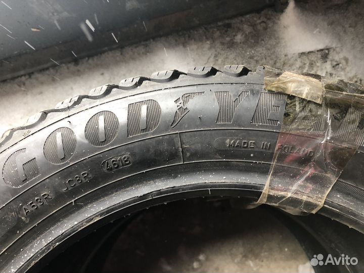 Goodyear Ultragrip Ice Arctic 215/55 R17 98T