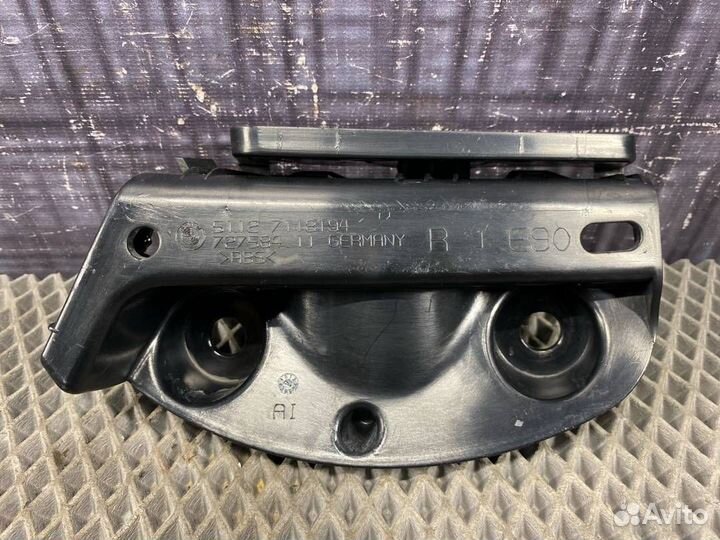 Крепление бампера заднее правое Bmw E90