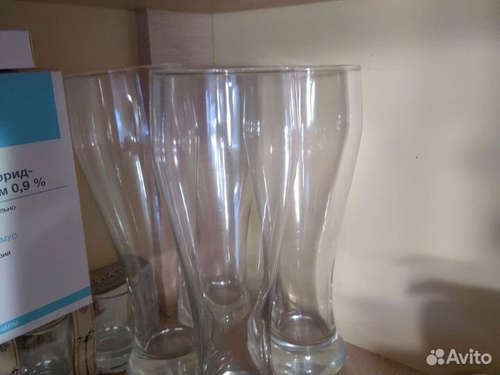 Пивные бокалы и мартини