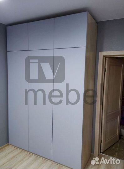 Книжный шкаф