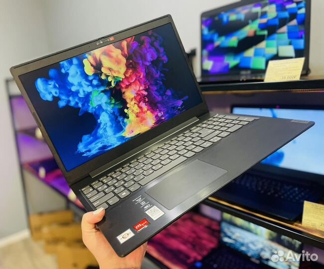 Современный ноутбук Lenovo