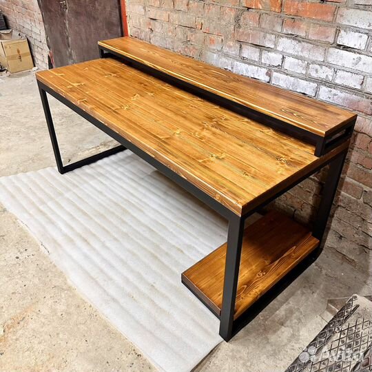 Компьютерный стол из массива