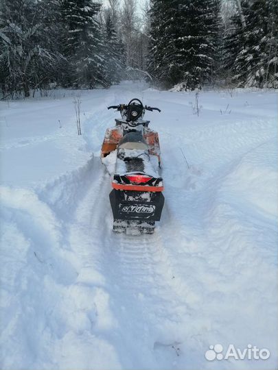 SKI-DOO summit X 154