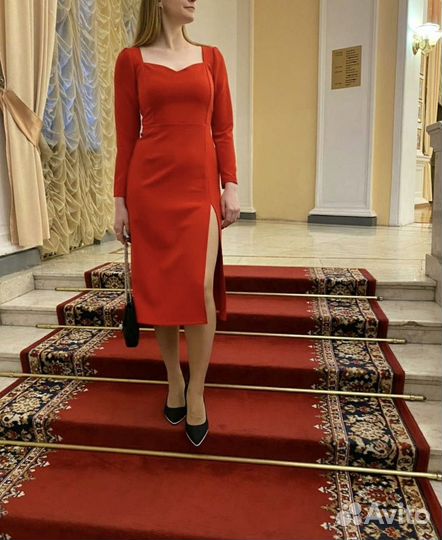 Платье с разрезом