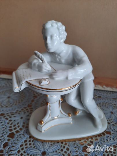 Фарфоровые статуэтки