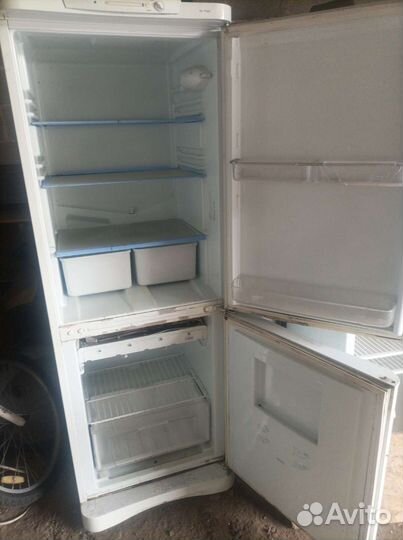 Холодильник бу indesit