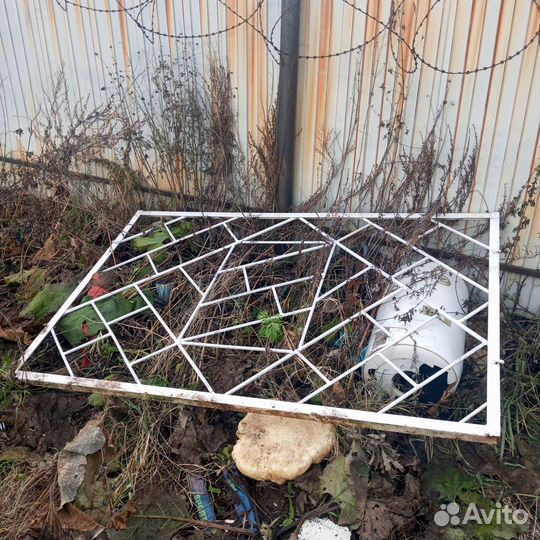 Металлические решетки на окна бу