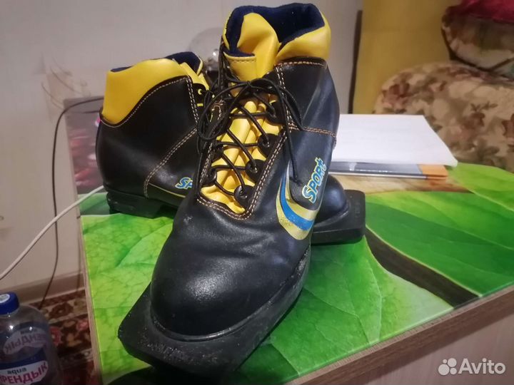 Лыжные ботинки