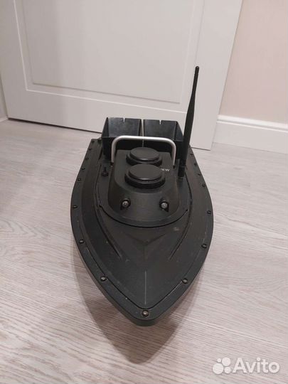 Прикормочный кораблик для рыбалки