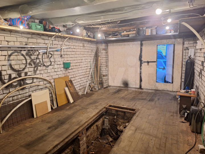 Гараж, > 30 м²