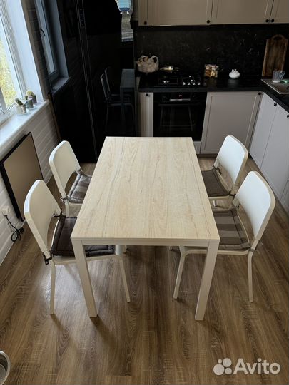 Стол обеденный и стулья