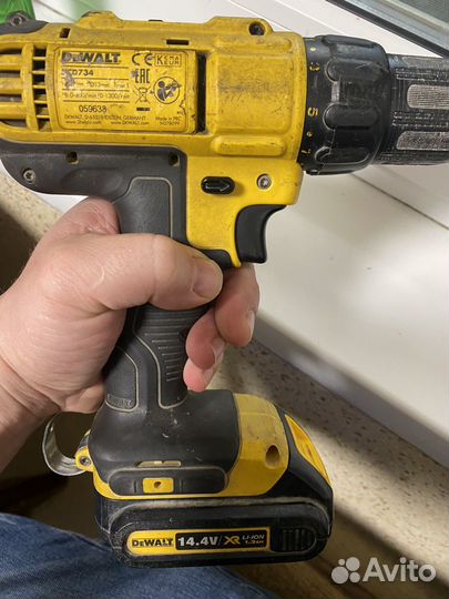 Шуруповерт dewalt DCD 734