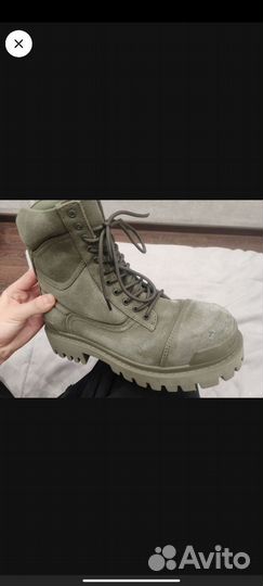 Balenciaga strike boots на руках