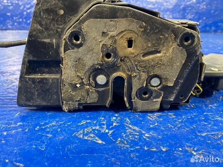 Замок двери передний правый Land Rover Range Rover