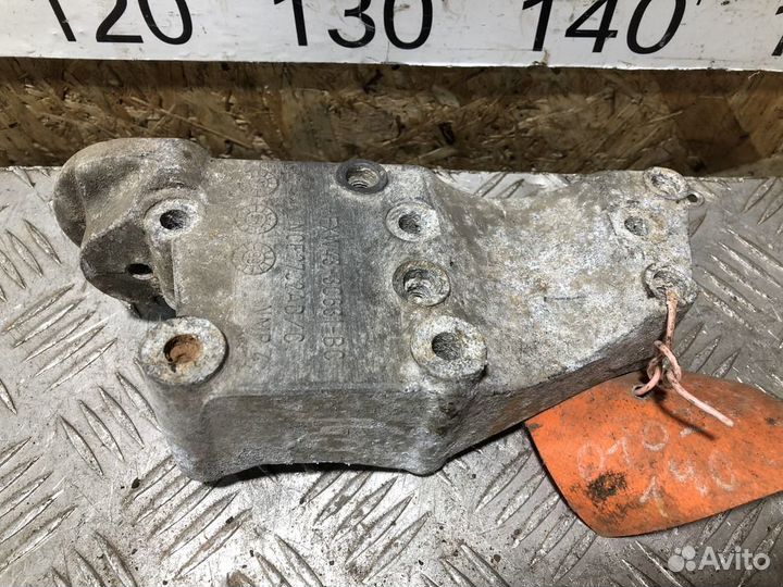 Кронштейн компрессора кондиционера Jaguar S-type 1