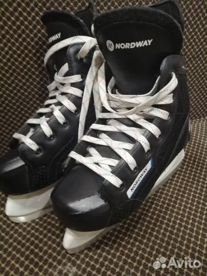 Коньки хоккейные 35р