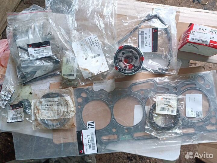 Комплект прокладок двигателя 4G18