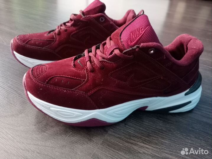 Кроссовки женские