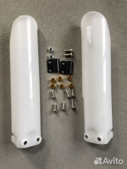 Защита перьев вилки на эндуро мотоцикл