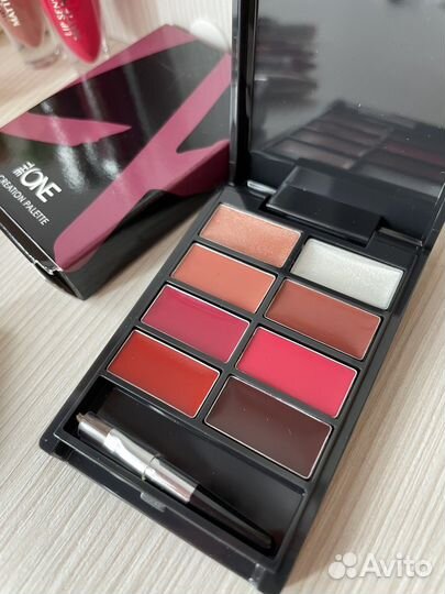 Набор косметики для губ пакетом помады карандаши