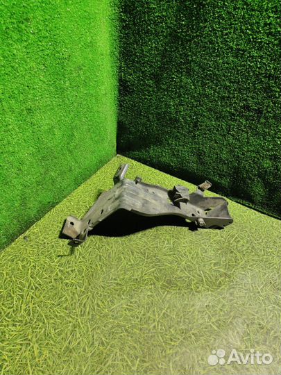 Крепление фары (кронштейн фары) левой Volvo FH