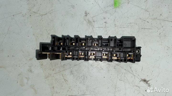 Блок предохранителей 6-секционный Мерседес W140