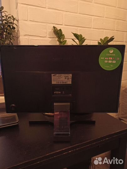 Монитор Sasmsung S24E390HL с диагональю 23.6