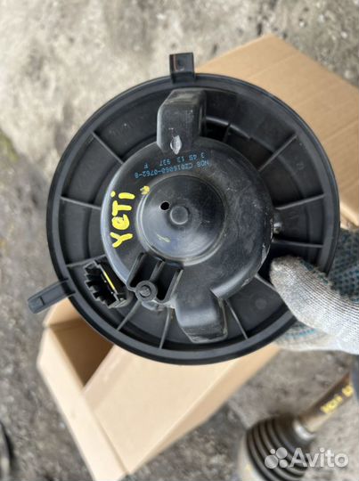 Моторчик печки Skoda Yeti