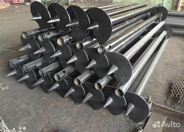 Металлические сваи с монтажом