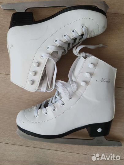 Коньки фигурные 35рр