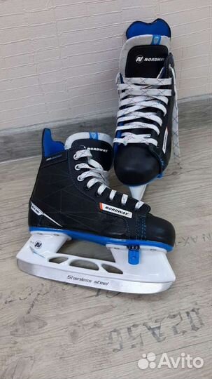 Коньки хоккейные