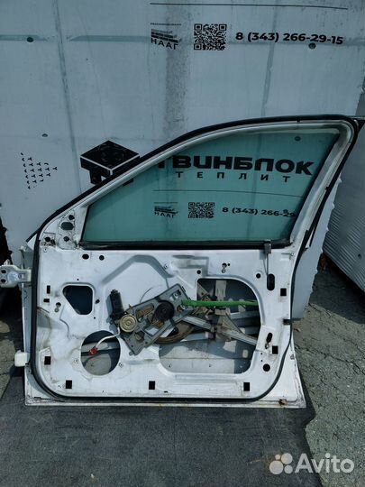 Передняя правая дверь Dodge Interpid