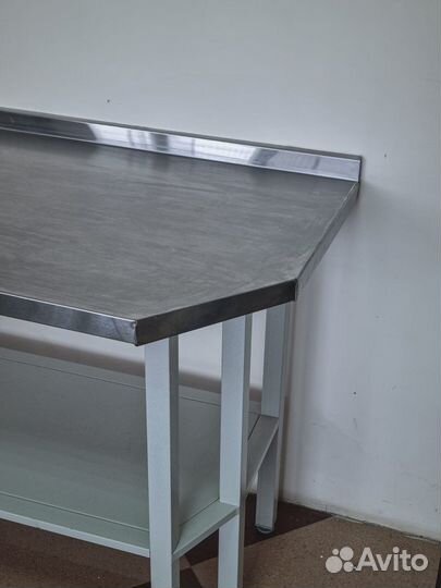 Стол разделочно-производственный с бортом и полкой