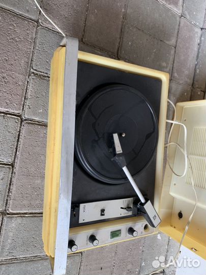 Проигрыватель для вениловых пластинок