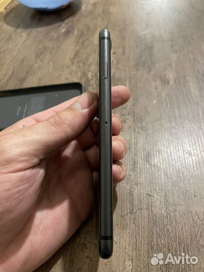 iPhone 8, 64 ГБ