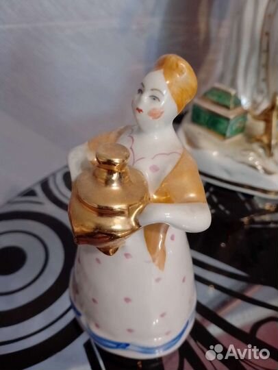 Статуэтка форфор