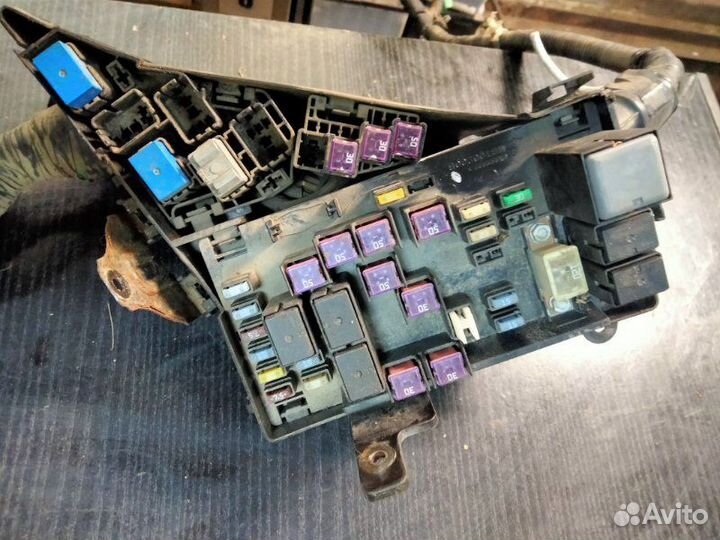 Блок предохранителей подкапотный Subaru Tribeca B9