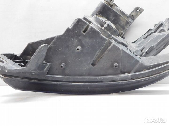 Фара правая Chevrolet Tahoe