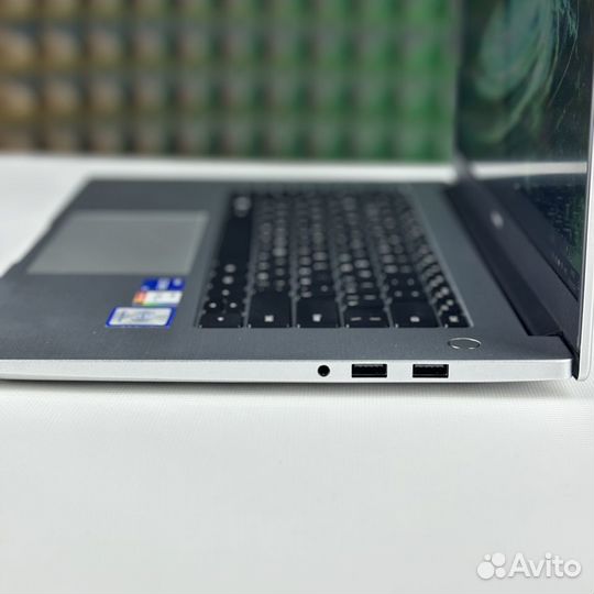 Ультрабук Huawei MateBook i5-11Gen/IrisXe/IPS