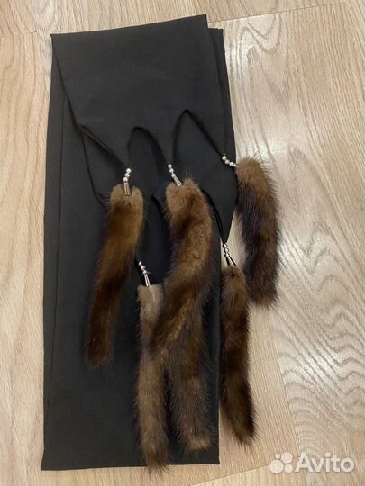 Шарф с норковыми кисточками